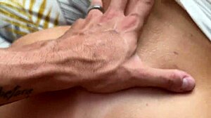 mio cuggino mi becca col dildo nel culo e mi fotte se dico no alla mamma