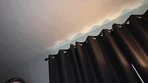 Siostra przyrodnia Spencer Bradley budzi się na poranny numerek w wygoloną cipkę