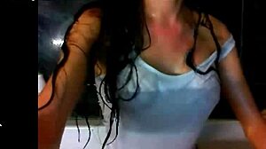 Tu veux voir ce mannequin trempé webcam douche qui dégouline chaud ?
