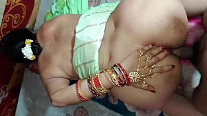 didi ki pehli chudai... boli seal toot jayegi, hindi dirty talk se wild fuck!