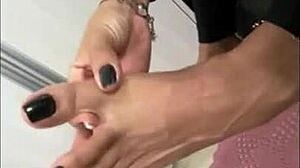 I caught queen kiffa oiling her taboo 18+ feet red-handed in femdom massage pov