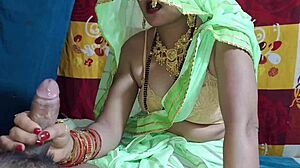 didi ki pehli chudai... boli seal toot jayegi, hindi dirty talk se wild fuck!