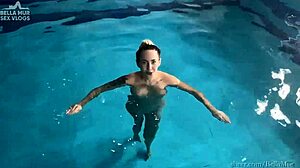 bella mur films her failed orgy vlog