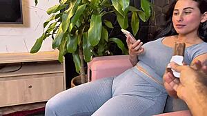 Pobre Estudiante Devora Polla de Hermanastro Sin Saber!