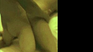 Всеки куколд харесва звуците от приятел, който прониква в пича на жена му