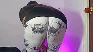 hey nephew check my huge cameltoe pussy marked in leggings im masturbating for you tia