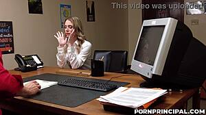 Ej Anya Olsen wie że macochy muszą brać kutasa dyrektora głęboko