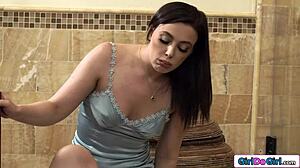 yo i'm scissoring my landlord's hot big tits stepdaughter 😈👅💦