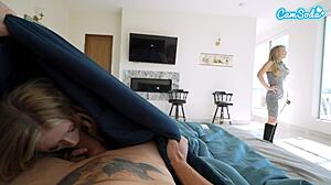 Големите цици на стъпдъщерята подскачат на огромния хуй на стъптаткото