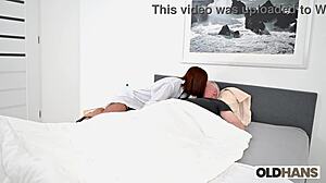 दवा का समय दादाजी, नर्स किटी तुम्हारा लंड चूस लेगी