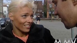 זונות ארוטיות רטרו לוקחות זינים ענקיים עמוק בפנים