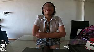 si me ayudas con la tarea, te dejo follar mi tight pussy en el dorm 😈