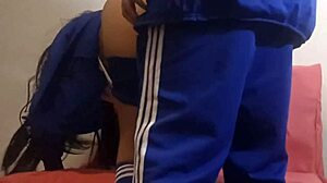 la estudiante puta de mi clase mueve su culito caliente en mi casa