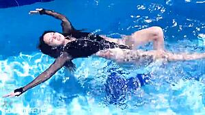 Latex Jessica Bunny Dives Underwater Sensually