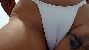 vou sentar na cara da minha amiga ate ela sufocar com meu cheiro de buceta