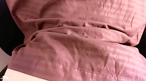 juego con la puta novia, la cojo en 4, le meto mano y acabo en sus tetas...