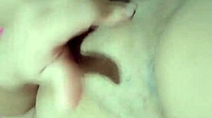 limpando meu vibrador todo melado e gozando gostoso parte 1/2 😍💦