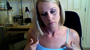 amateur babe dances ass in tight thong panties shaking curves