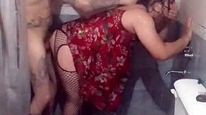 Vecina, te destrozo bajo la ducha irreversible?