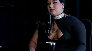 guy with small dick gets rejected by puteiros so she resolves his tesão with pri melancia on sheer red.