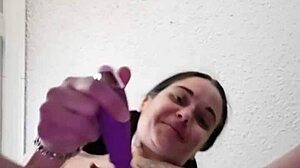 hey emy, caress that petite chatte on webcam now