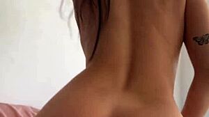 Morocha's huge ass thighs dance hardens my cock she bends over