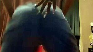 Watch this ebony babe twerk her juicy ass cheeks in part 2 shaking it wild