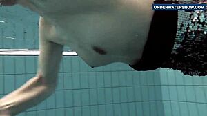 UNDERWATER TIT FLASHING LEAVES EVERYONE HORNY