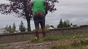 taking my indoor workout routine outside for some private fun 😏🏃‍♀️