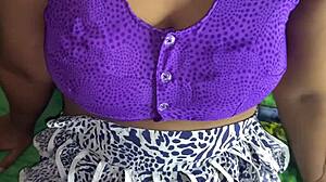 Hot Bihari bhabhi squirts from fingering