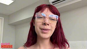 ESSA CASADA SAFADA 18 ANINHOS MARIDO CORNO ASSUMIDO SHAVED PUSSY CREAMPIE!