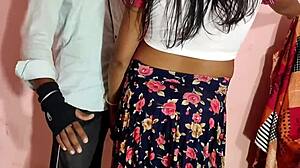 देसी मोटी भाभी होटल में बॉस को डॉगीस्टाइल चुदाई