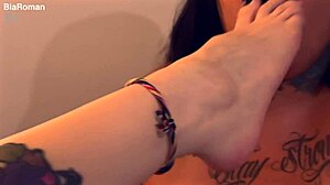 These fat bbw feet deserve deep licking and sucking!