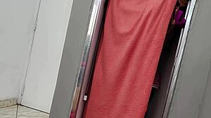 Sogro tarado espia filho fudendo namorada no guarda-roupa!