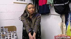 ASIA LEE KNEELS DESPERATE FOR CREAMY FINISH!