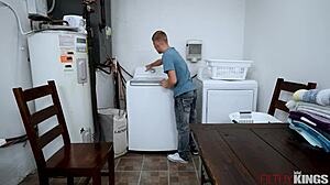 stepsis sneaks fuck with bro while doing laundry chores