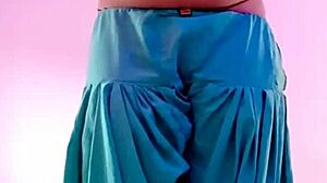 Leaked 18-Year-Old Indian Girl Strips And Poses For Boyfriend