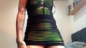 Hairy armpits alt girl loves nipple play deepthroat!