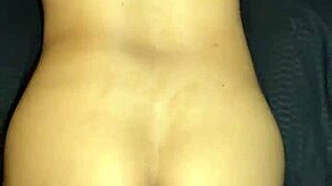 18-jährige Thai-Schönheit doggy von riesigem weißen Prügel Close-Up!