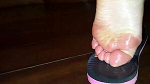 whoa, luh's feet giving the ultimate footjob tease 😏👣💦🔥