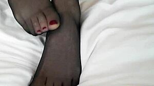 Feet Jizzed Babe Pisses Golden Shower HD