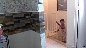 Roomie gluurt Dana Barzagli en Luna hete jacuzzi tease