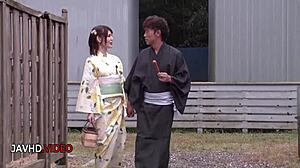 Japonska lepotica pobere tujca za divje jahanje kurca