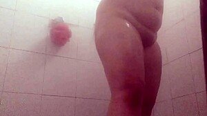 voyeur catches fat girl cleaning cum from pussy... hot or what?