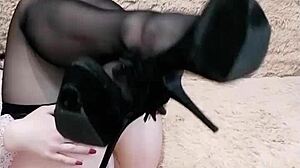 lammy pixel teases her big ass in lingerie and heels