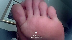 barefoot close-up flexing got me craving your foot fetish eyes