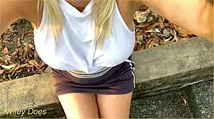 whoops short skirt no panties flashing milf outdoors 😏👀