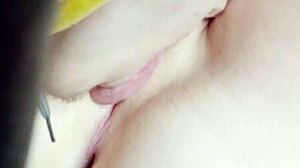 स्टीपसिस की टाइट चूत चाटते हुए करीब से moans, होममेड 18yo