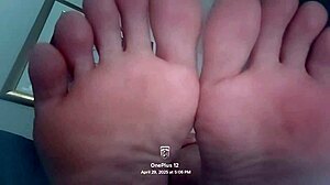 barefoot close-up flexing got me craving your foot fetish eyes