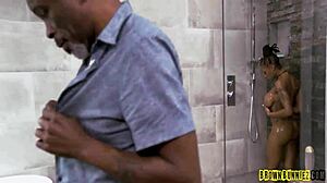 sarai minx showers with stepdad & sexy ebony stepdaughter 😏💦